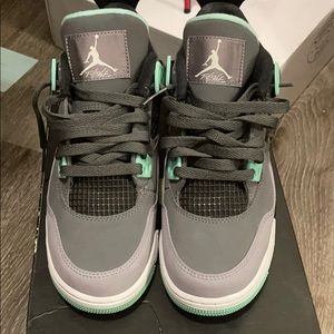 Air Jordan 4 retro GRADE SCHOOL SZ 5 green glow
